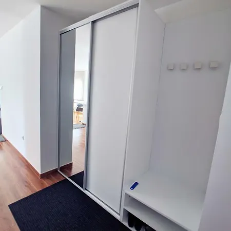 Lux Vidanovic Lejlighed *