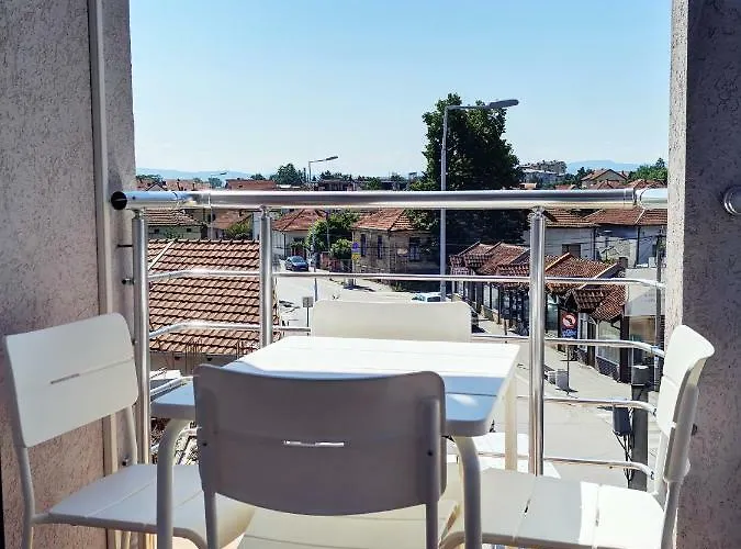 Lux Vidanovic Daire Pirot