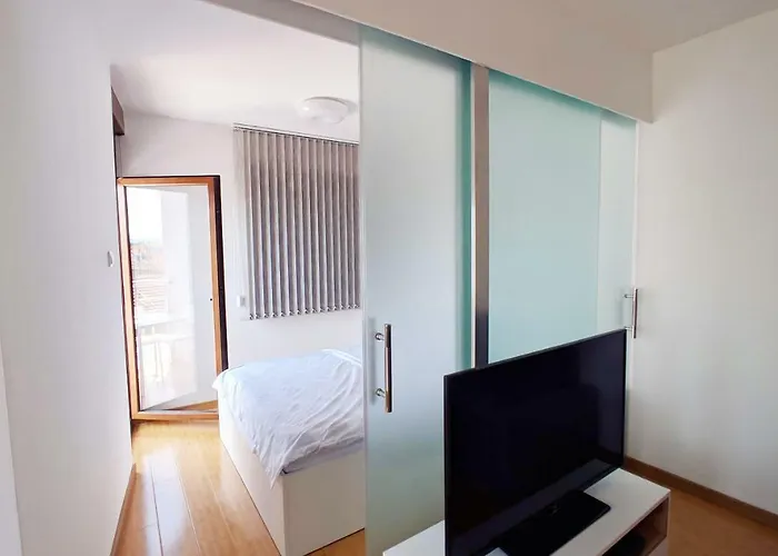 Lux Vidanovic Daire Pirot